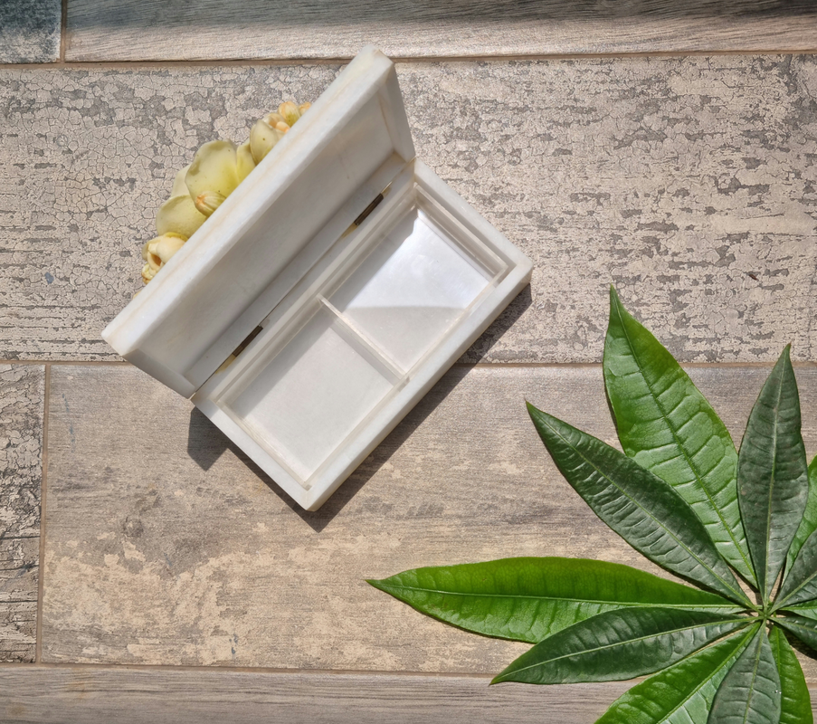 The Daffodil Casket (M)